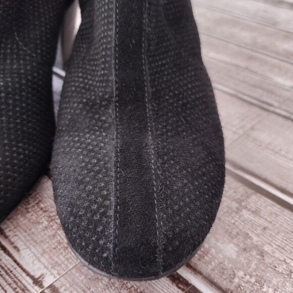 Aquatalia Xcellent Black Suede Perforated Stacked Heel Ankle Bootie Boot Women 8 - Picture 5 of 15